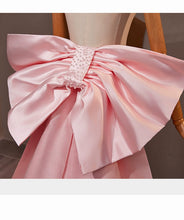 Load image into Gallery viewer, Pink Back Big Bow Luxury