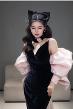 Load image into Gallery viewer, Cat Black Niche Fishtail Evening Gown