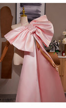 Load image into Gallery viewer, Pink Back Big Bow Luxury