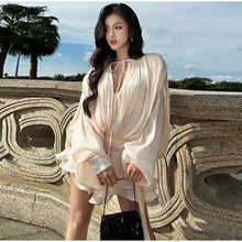 Load image into Gallery viewer, Beach Robe Lady