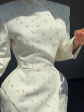 Load image into Gallery viewer, White Waist Cinching Floral Shoulder Pad Blazer