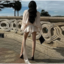 Load image into Gallery viewer, Beach Robe Lady