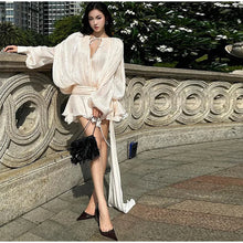 Load image into Gallery viewer, Beach Robe Lady