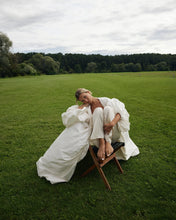 Load image into Gallery viewer, Taffeta Volume Wedding Jacket