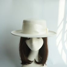 Load image into Gallery viewer, bow white woolen top hat