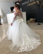 Load image into Gallery viewer, Lace Tulle Flower