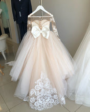 Load image into Gallery viewer, Lace Tulle Flower