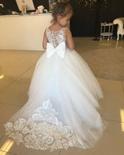 Load image into Gallery viewer, Lace Tulle Flower