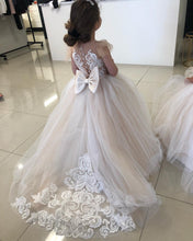 Load image into Gallery viewer, Lace Tulle Flower
